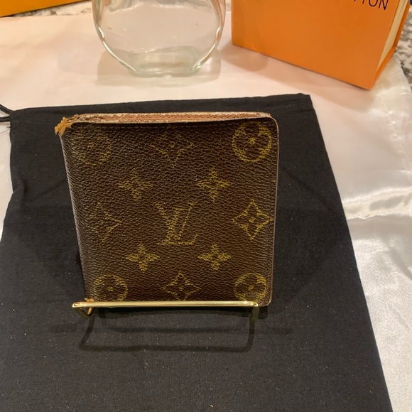 Louis Vuitton bifold monogram wallet - Picture 14 of 15